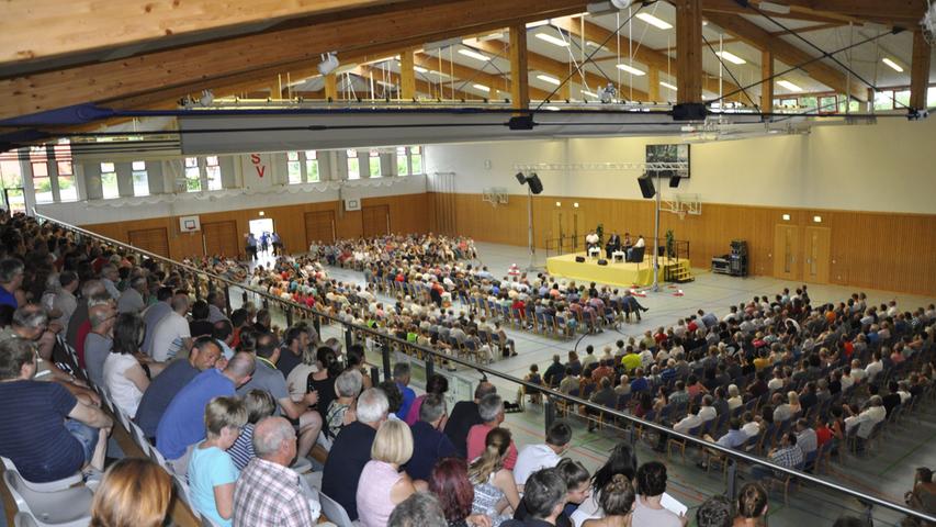 Am 2. Juli wählen die Allersberger einen neuen Bürgermeister. Am Donnerstag, 22. Juni stellten sich die Kandidaten in der Rothseehalle den Fragen von HiZ-Redakteurin Claudia Weinig.