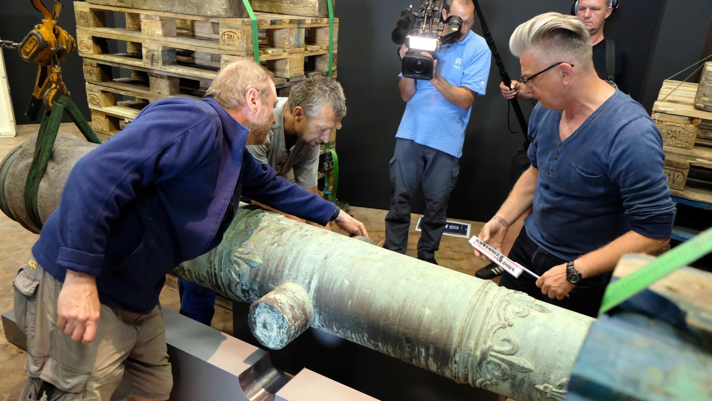 Das ist das Ding: Diese tonnenschwere Kanone aus dem Jahr 1500 wurde am Dienstag ins Germanische Nationalmuseum gebracht. Sie ist Teil einer neuen Sonderausstellung.