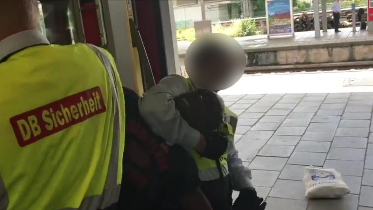 Wirbel um Bahn-Security: Schwarzfahrer brutal abgeführt