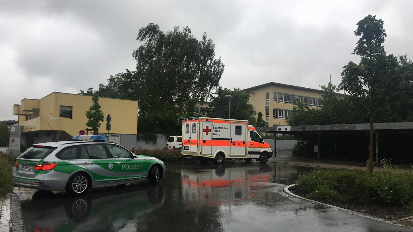 In Neustadt/Aisch wurden am Donnerstag sowohl das Friedrich-Alexander-Gymnasium als auch die Dietrich-Bonhoeffer-Realschule wegen einer Bombendrohung geräumt.
