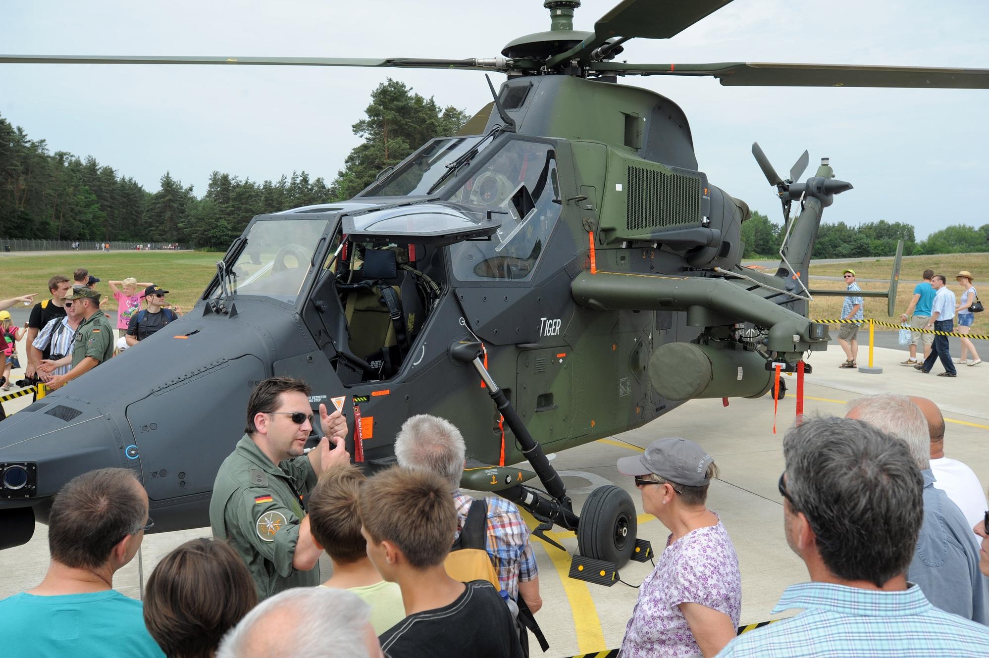 2013 hatte Christian Schmidt (CSU), damals noch parlamentarischer Staatssekretär im Verteidigungsministerium, bei einem Roth-Besuch davon gesprochen, dass die neue Offiziersschule Ende 2017 bezugsfertig sein solle.