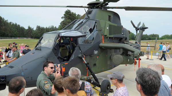 2013 hatte Christian Schmidt (CSU), damals noch parlamentarischer Staatssekretär im Verteidigungsministerium, bei einem Roth-Besuch davon gesprochen, dass die neue Offiziersschule Ende 2017 bezugsfertig sein solle.