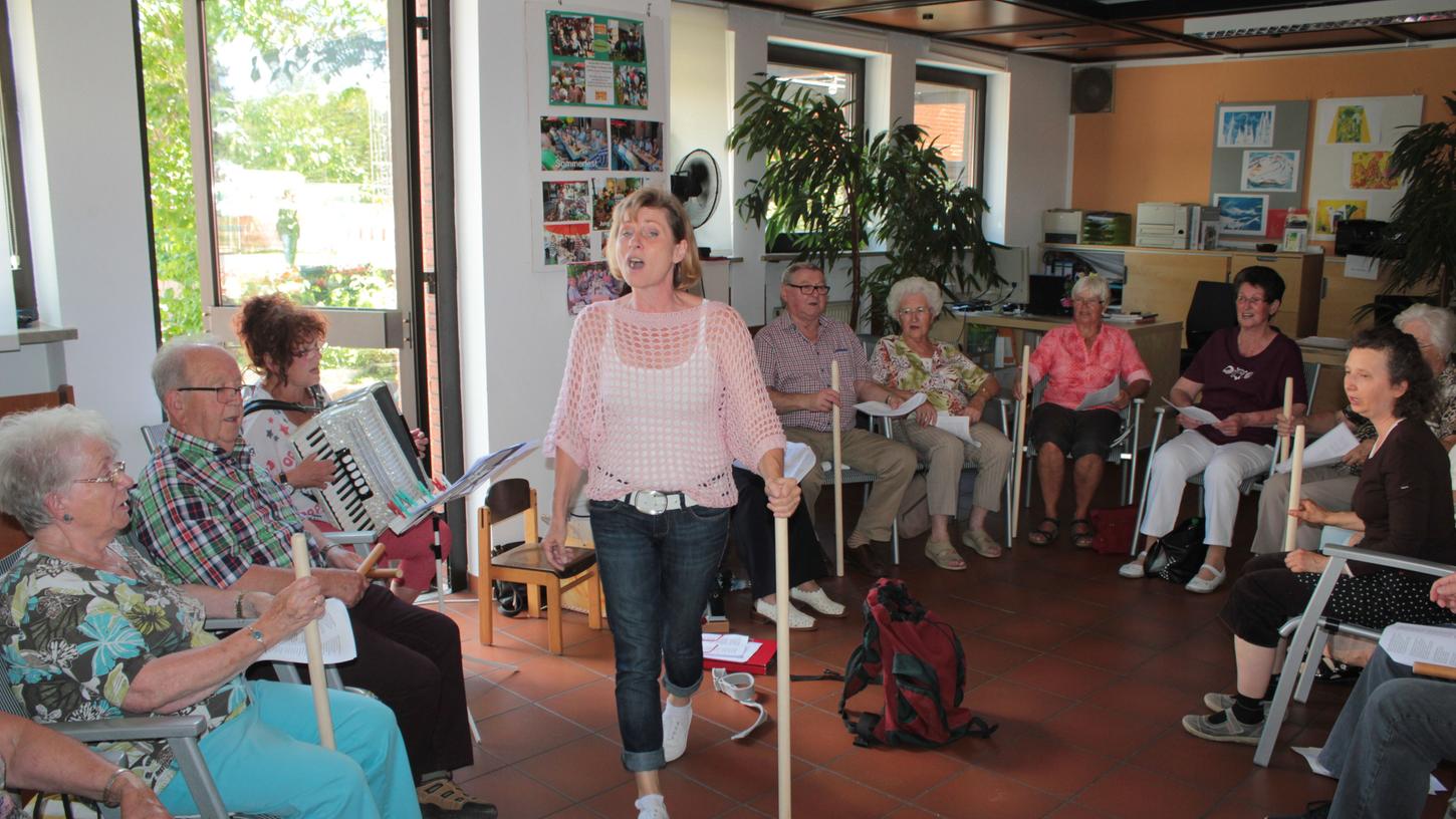 Oberasbach: Volksliedersingen mit Demenzkranken im BIT