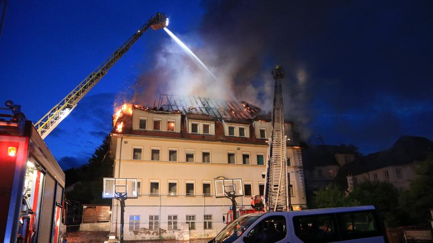 Großbrand in Bamberger Altstadt: Flammen am Jakobsplatz