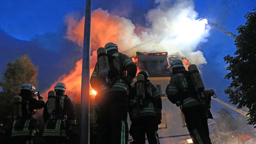 Großbrand in Bamberger Altstadt: Flammen am Jakobsplatz