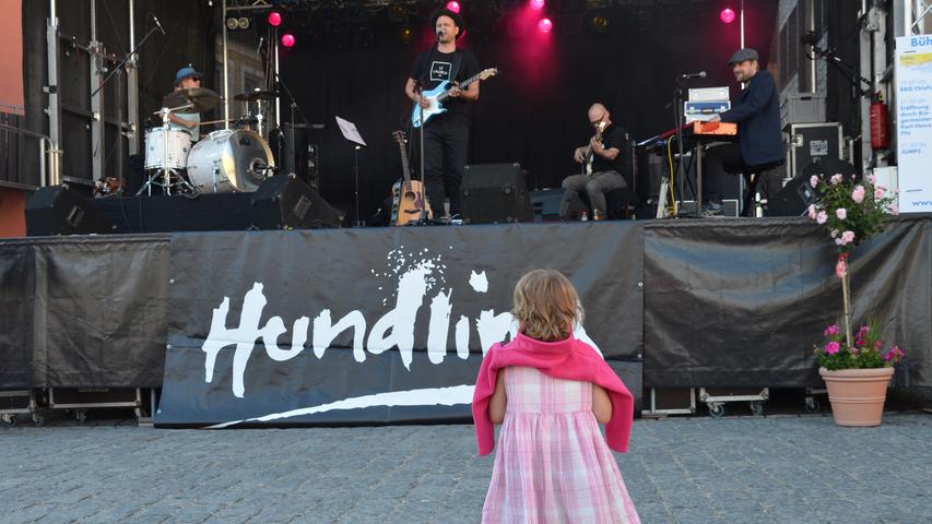 Einsame kleine Tänzerin: "Hundling" musste am Hafnermarkt schwer um sein Publikum kämpfen.