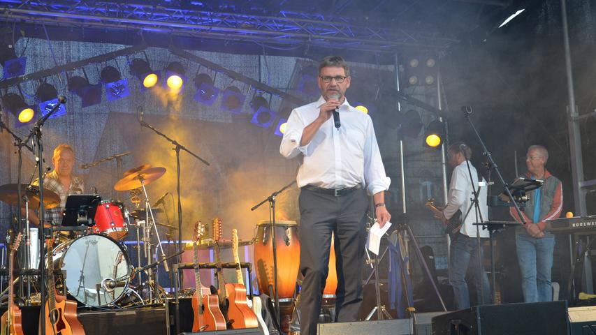 Damit war es offiziell: Um Kurz nach 21 Uhr eröffnete Bürgermeister Karl-Heinz Fitz das 37. Gunzenhäuser Bürgerfest.