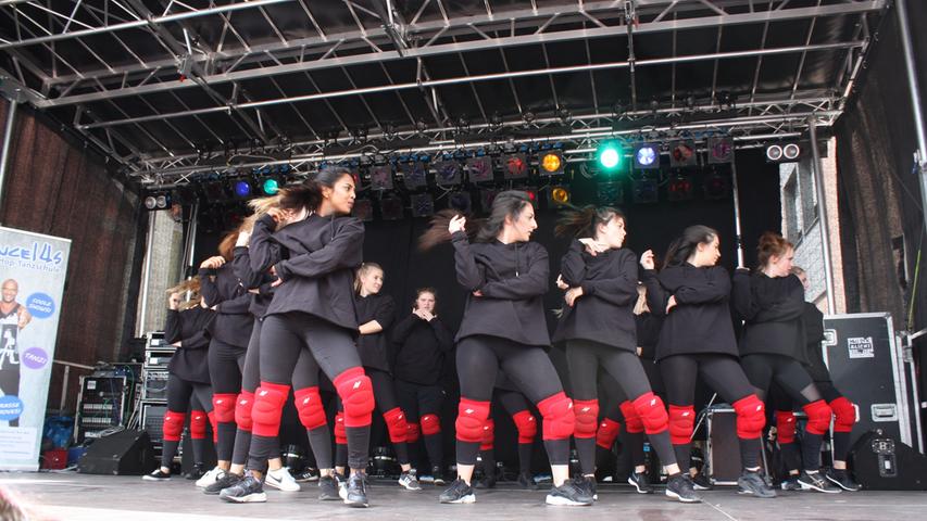 Der Auftritt der Hip Hop Tanzschule "Dance 14s" ist seit Jahren ein fester Programmpunkt auf dem Gunzenhäuser Bürgerfest. Auch heuer begeisterten die Tanzgruppen wieder mit ihren fetzigen Einlagen.
