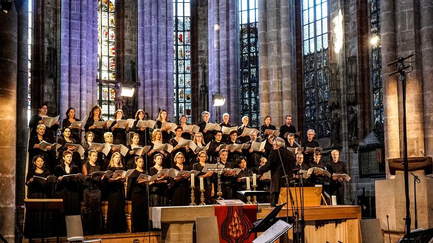 Die ION lebt von den Menschen, die sie gestalten - auf und hinter der Bühne. Hier der eigens angereiste Chor des Bayerischen Rundfunks.