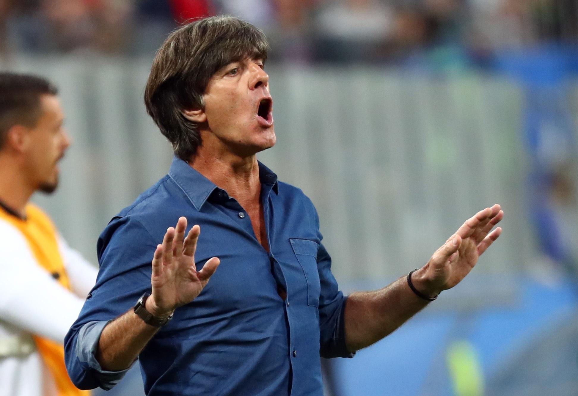 Nach dem Titel bei der WM 2014 war Deutschland für den Confed-Cup qualifiziert. Mit einem "Perspektivteam", in dem lediglich der als Kapitän nominierte Julian Draxler über größere Nationalmannschaftserfahrung verfügte. Im Finale bescherte Lars Stindl mit seinem Treffer dem DFB-Team den Titel in Russland.