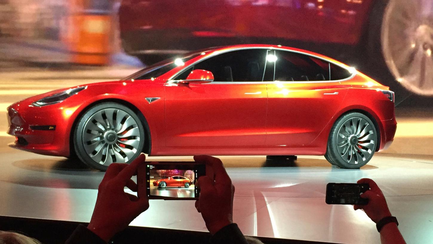Elektro-Revolution? Tesla startet Bau von Model 3