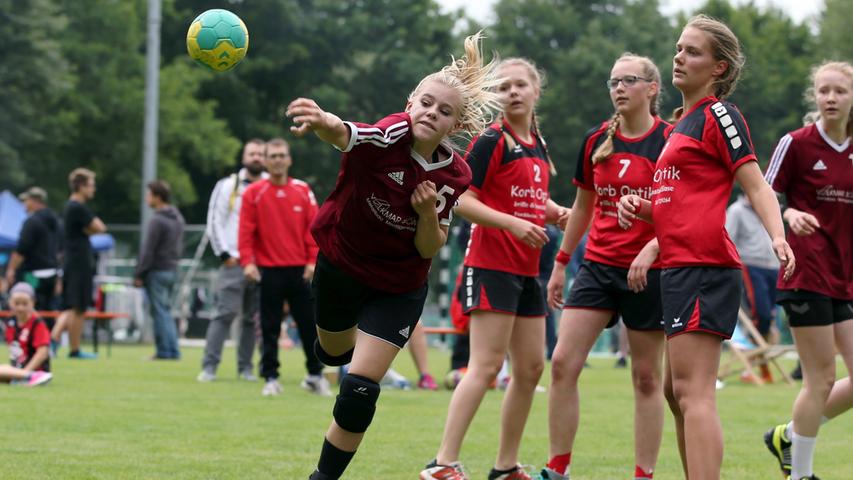 Großer Wurf auf dem Rasen: Handball-Turnier in Puschendorf