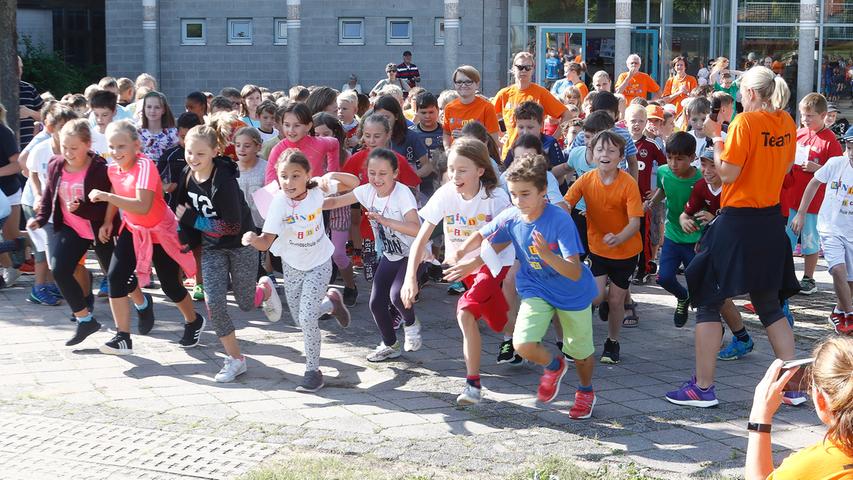 Platt nach 23 Runden: Kinder laufen in Hemhofen für Kinder