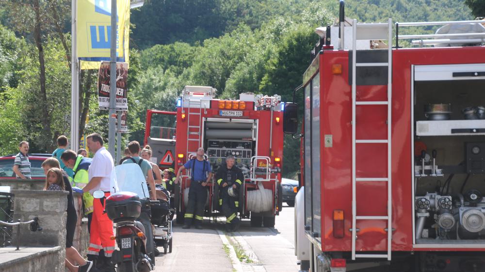 Großeinsatz nach Brand in Mehrfamilienhaus in Pappenheim