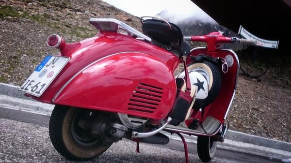 Erinnerungsfoto auf dem höchsten Punkt der Timmelsjochstraße.