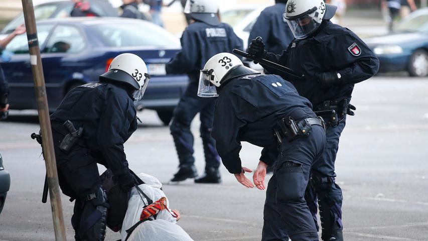 Eskalation vor dem G20-Gipfel: Polizei setzt Wasserwerfer ein