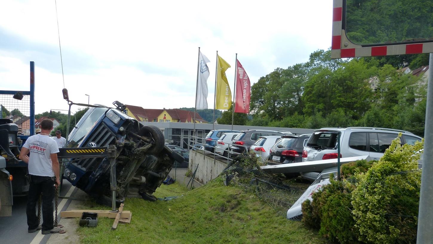 Unfall in Gräfenberg: Der Fahrer dieses Transporters kam mit dem Schrecken davon.