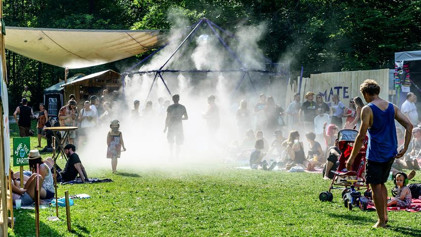  Campen und Abkühlen: Das Waldstock-Publikum am Samstag