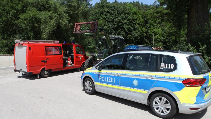 Cabrio landet in Bach bei Reckersdorf: Frau schwer verletzt