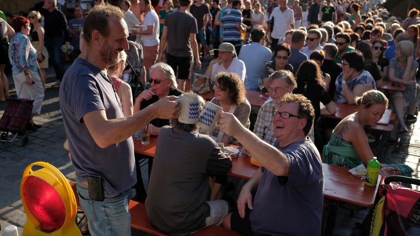 Musik, Bier und Gemütlichkeit: So war das Hochstraßenfest in Nürnberg