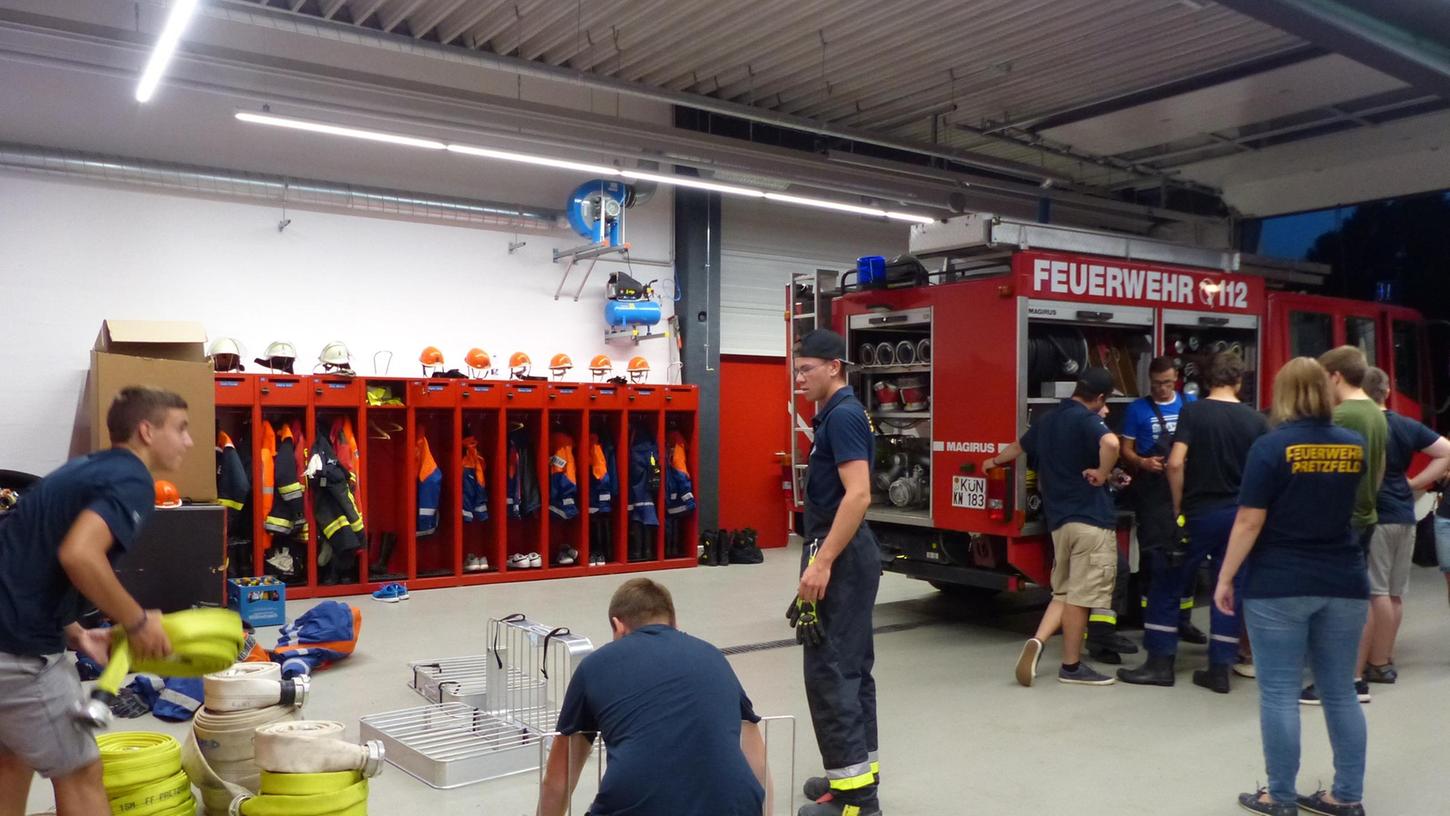 Aufregende Nacht in Pretzfeld: Mehrere Brände und ein Verkehrsunfall