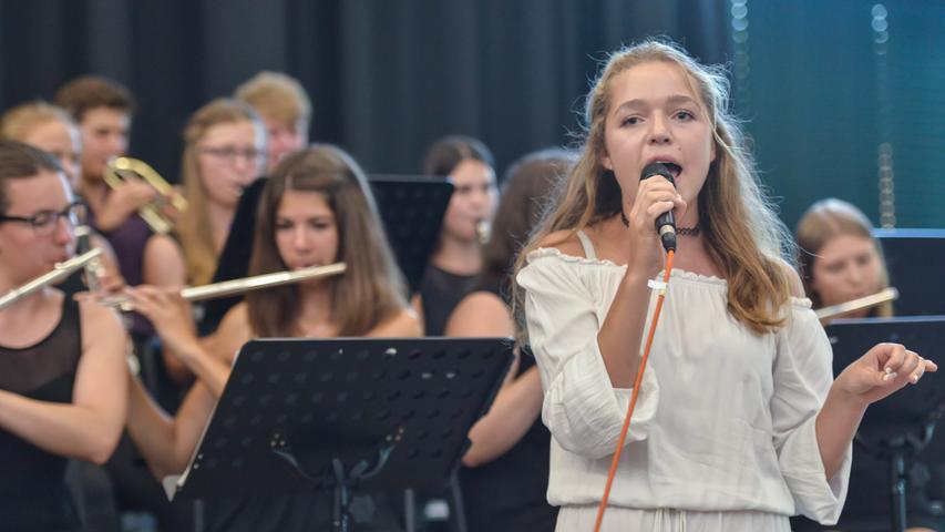 In der neuen Aula des Hilpoltsteiner Gymnasiums fand am 07.07.2017 das Schulkonzert statt (gemischter Chor)..Foto: Tobias Tschapka