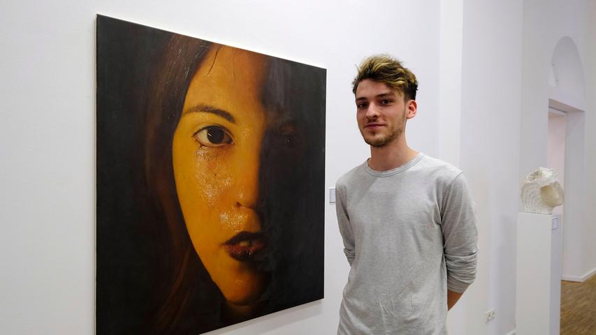 Die fotorealistische Malerei ist die Domäne des jungen, 1993 geborenen Akademiestudenten Simon Kellermann. Für sein Frauenporträt "Antonia" bekommt er den Sonderpreis des NN-Verlegers, den er sich mit Christian Rösner teilt.