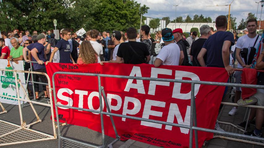 AfD macht Wahlkampf: Fürther protestieren auf Rädern
