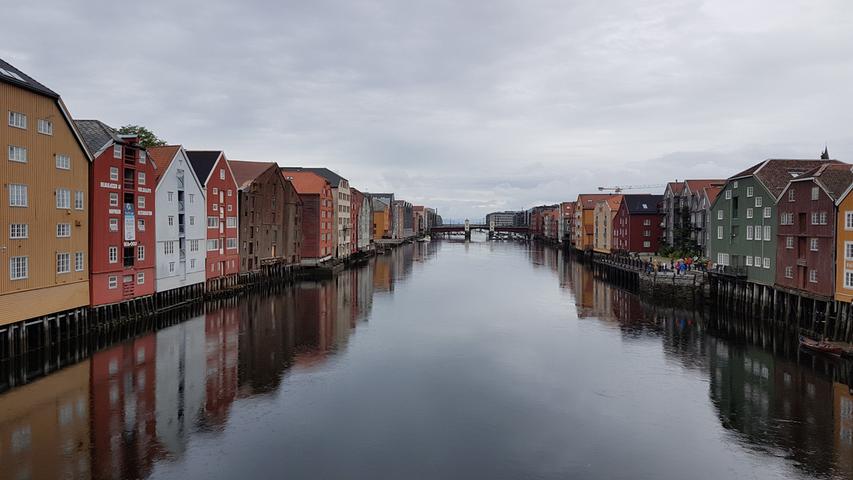 Am Ziel: Trondheim mit seinen idyllischen Holzhäusern liegt an der Mündung des Flusses Nidelva.
