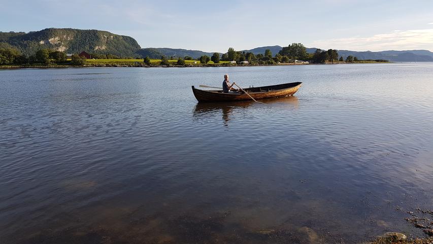 Jon Wandvik ist der einzige Fährmann in Norwegen. Er rudert die Pilger über den Fluss Gaula zu seinem Hof Sundet gard. Dort können sie übernachten.