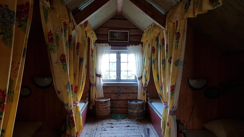 In einfachen Bettkojen direkt unterm Dach können die Pilger in Sundet gard schlafen.
