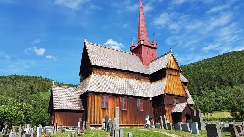 Der Pilgerweg führt auch an der Stabkirche in Ringebu vorbei. Die wunderschöne Holzkirche stammt aus dem 13. Jahrhundert.
