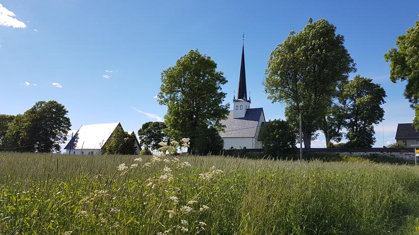 Kirche am Pilgerweg: Die Stange Kirke ist eine der ältesten mittelalterlichen Kirche in Norwegen, das heutige Gebäude ist um 1250 errichtet worden.