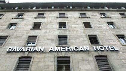 Bavarian American Hotel wartet auf London