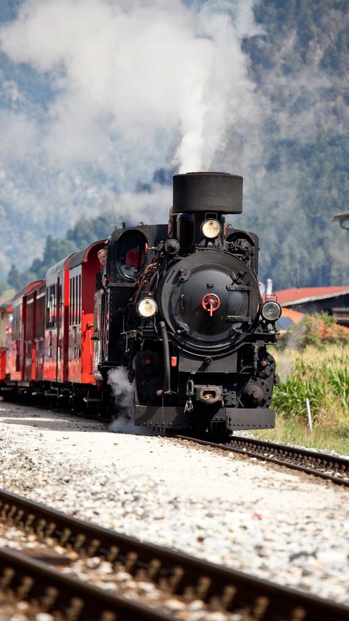 Mit der historischen Dampfeisenbahn geht es am vierten Tag ins Zillertal.