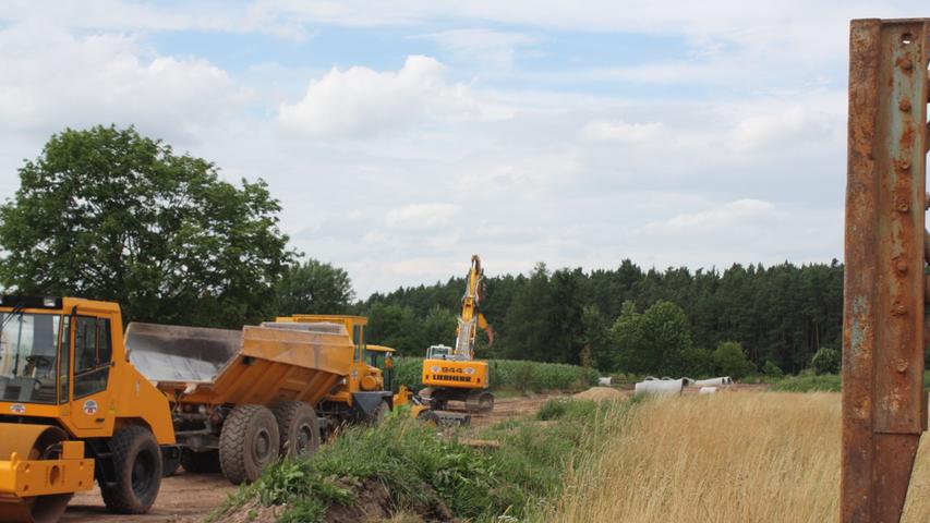 Die Kanalbauarbeiten für das neue Baugebiet im Gunzenhäuser Ortsteil Frickenfelden sind in vollem Gang.