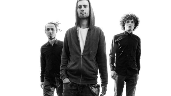 Auch Polen ist mit der Band Anviled vertreten. Die drei Musiker mixen elektronische und akustische Instrumente.
