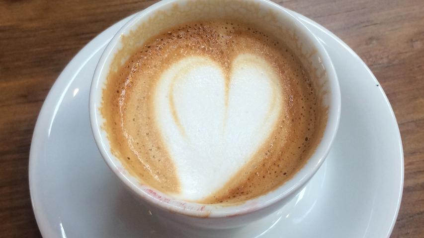 Für Kaffeeliebhaber: ein Herz in der Crema.