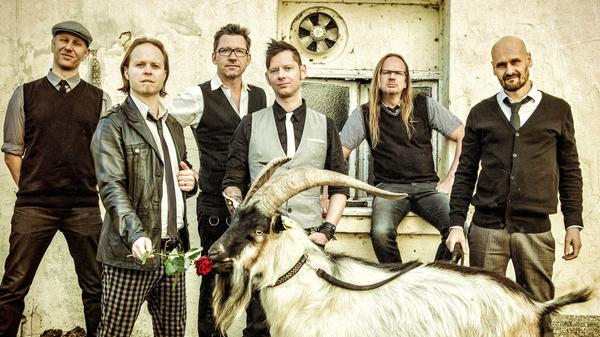 Sie spielen irischen Folk und Folk-Rock, sie heißen Fiddler's Green und ihre Lieder sind auf Englisch - das müssen Iren sein? Falsch, die Bandmitglieder kommen tatsächlich hier aus Franken: aus Erlangen.