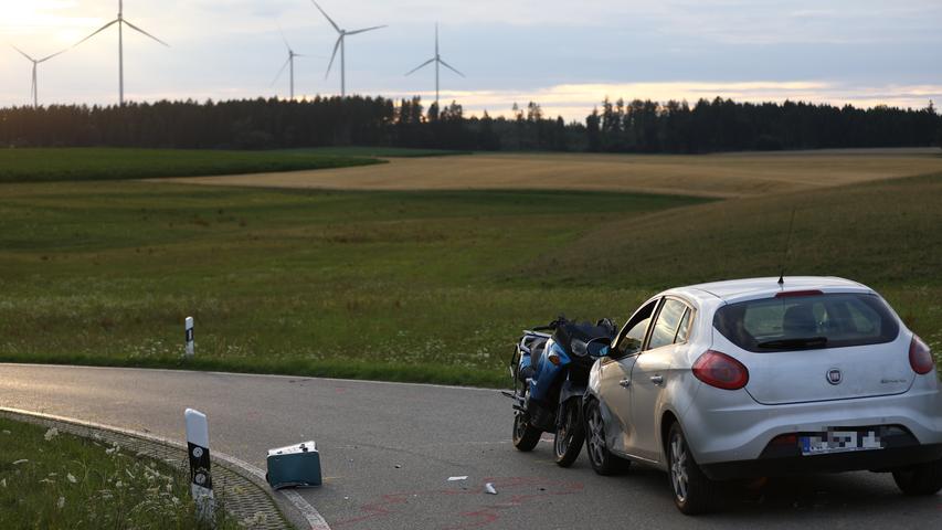 Tödlicher Unfall bei Greding: Motorrad kollidiert mit Auto
