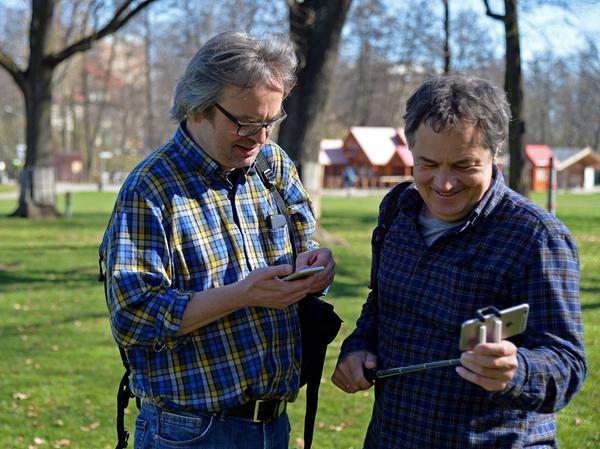 "Wer wandert, sieht mehr": Ideengeber Matthias Kronau (l.) mit Matthias Oberth, dem Leiter der Redaktion von Nordbayern.de "Wer wandert, sieht mehr": Ideengeber Matthias Kronau (l.) mit Matthias Oberth, dem Leiter der Redaktion von Nordbayern.de