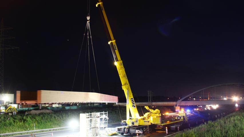 A3: 80 Tonnen Stahl und Beton bei Altdorf eingehoben