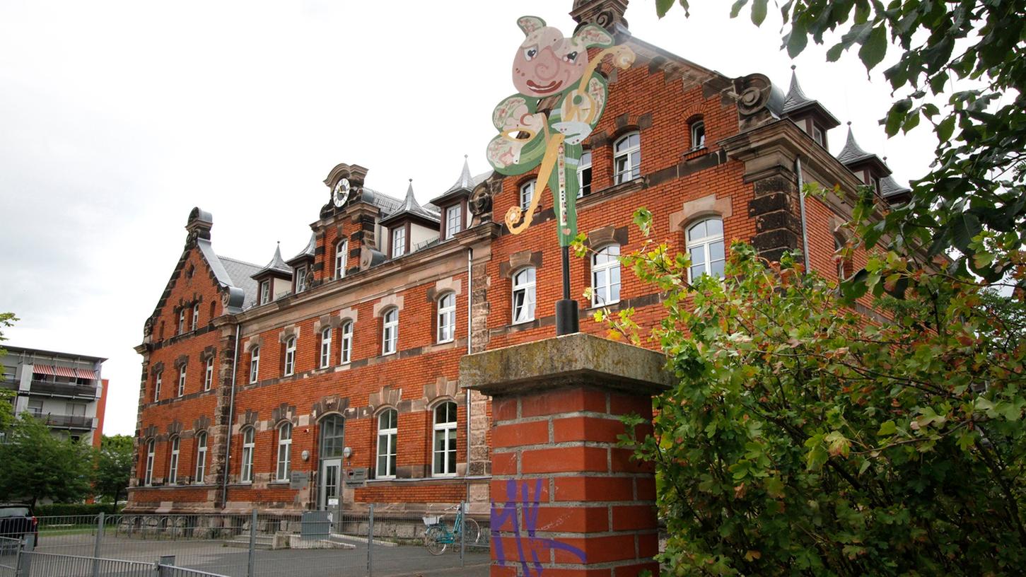 Auf dem Gelände des ehemaligen Schlachthofs an der Rothenburger Straße befindet sich ein buntes Kulturzentrum. Auf dem Gelände des ehemaligen Schlachthofs an der Rothenburger Straße befindet sich ein buntes Kulturzentrum.