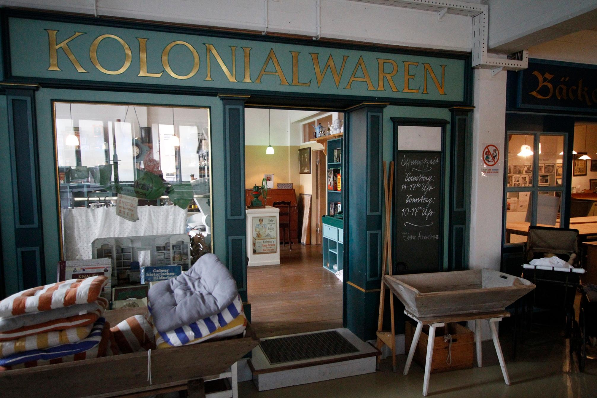 Seit 2001 lernen Kinder im Kinder- und Jugendmuseum verschiedene Themenwelten kennen. Zum Beispiel können sie in einem nachgebauten Kolonialwarenladen einkaufen oder in einer Poststation aus früheren Tagen Briefe versenden.