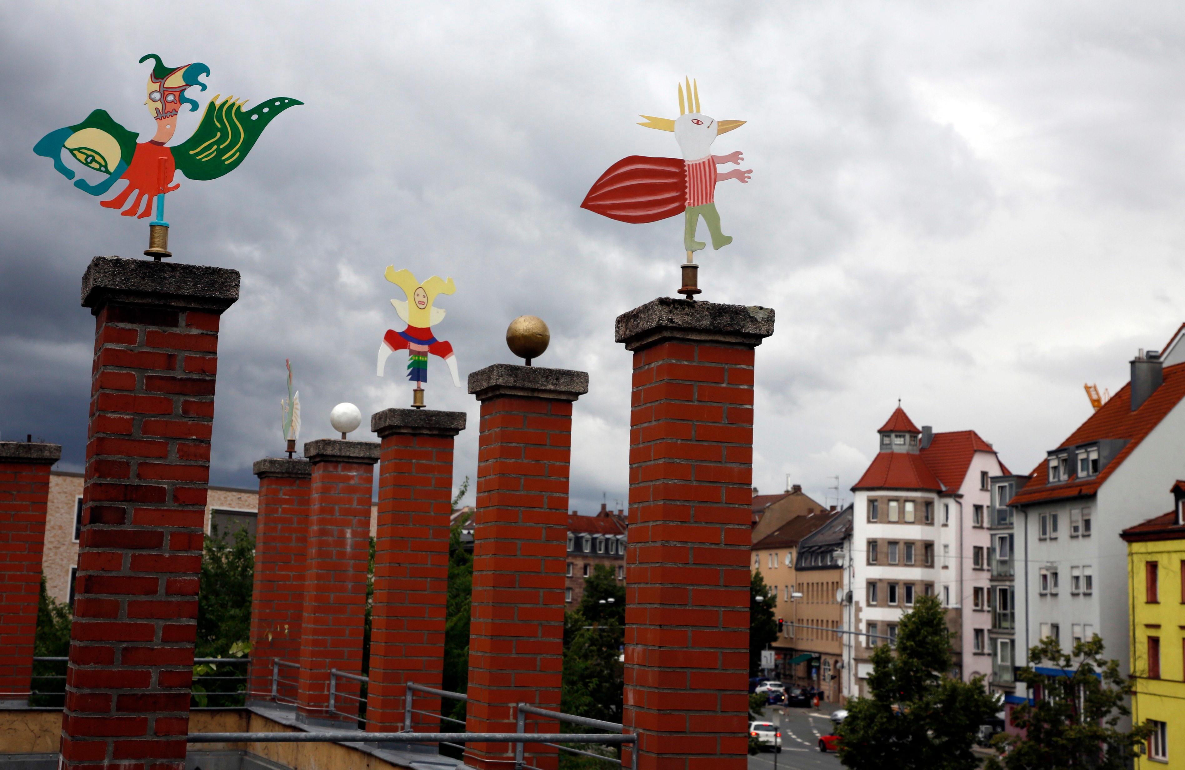 Nicht nur im Inneren der Villa Leon geht es kreativ und künstlerisch zu, auch im Außenbereich sorgen bunte Details für ein stimmiges und freundliches Bild.