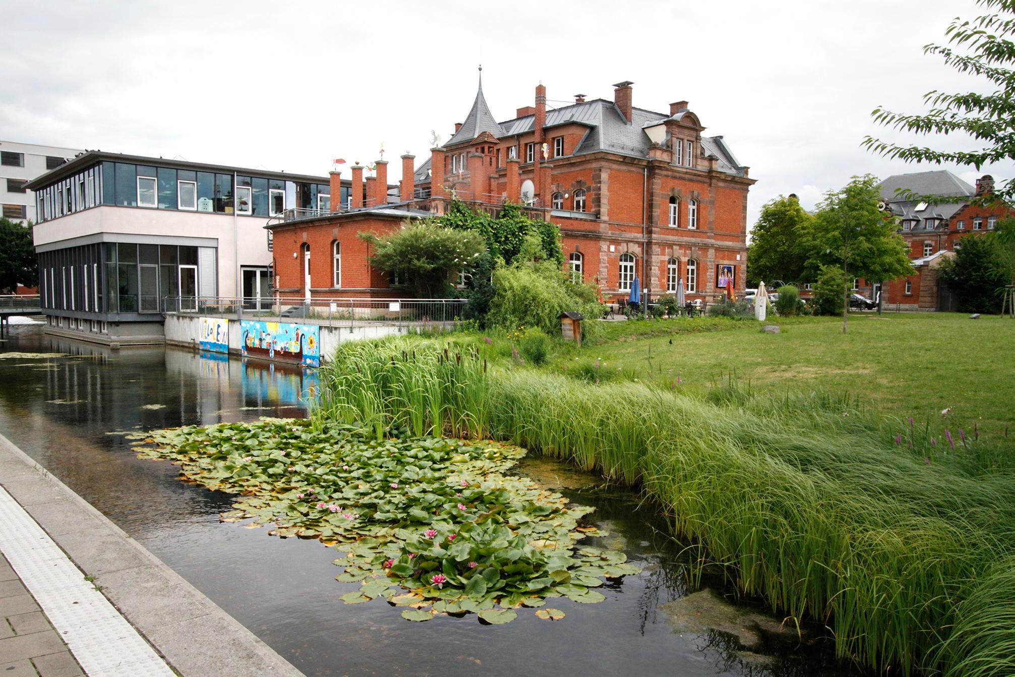 Die Neubebauung des ehemaligen Schlachthofs ist auch 20 Jahre nach dessen Schließung noch nicht ganz abgeschlossen. Für einige Grundstücke werden gerade noch Pläne entworfen.