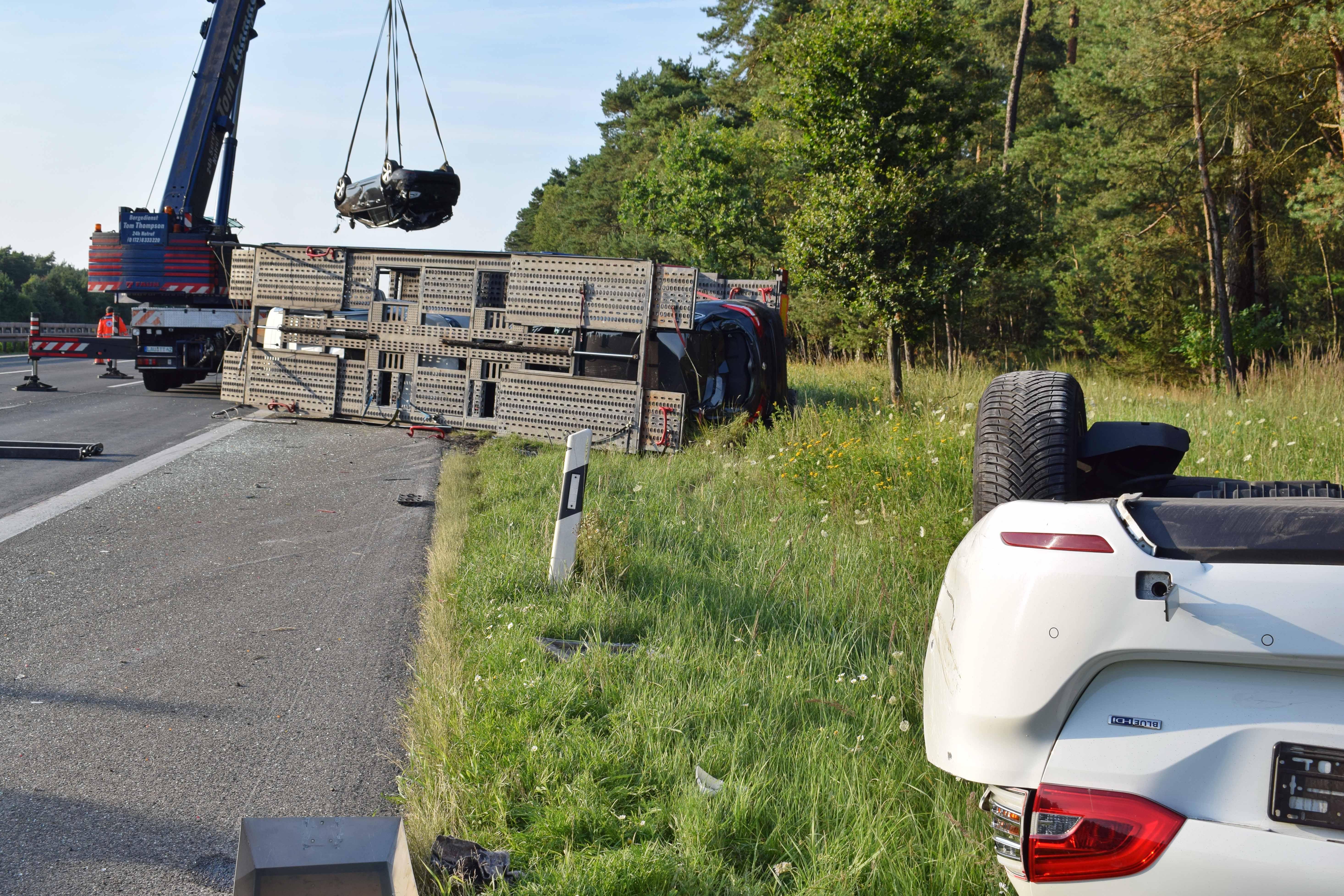 Komplizierte Bergung: Autotransporter Kippt Auf A9 Um | Nordbayern