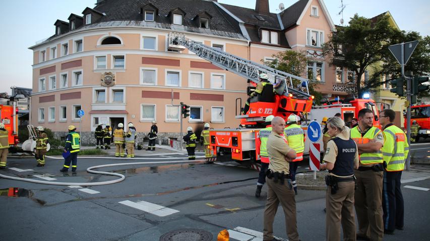 Kellerbrand im Mehrfamilienhaus: 39-Jährige muss ins Krankenhaus