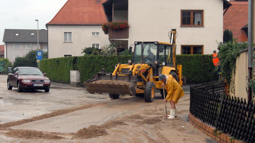 Ressort: B1..Motiv: Unwetter in Forchheim und Umgebung, Mülldeponie in Gosberg, Anlieferung von nassen Hausrat..Foto: Lenk..Datum: 230707