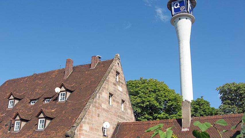 Platz 13 ist gleich von vier Lokalen belegt: Eines davon ist der "Gasthof Eberhardshof" in Nürnberg, der mit einem gemütlichen Biergarten unter Kastanienbäumen lockt und allerlei Karpfengerichte zu seiner Fischkarte zählt.